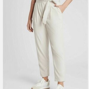 Athleta Light Beige Skyline pant II
Size 10 T
Color tan Discontinued/rare